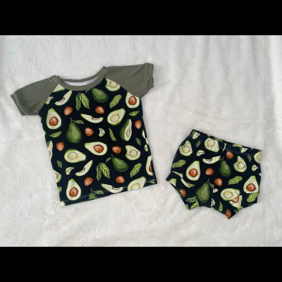 🥑Adorable Baby outfit🥑 - Picture 2 of 3